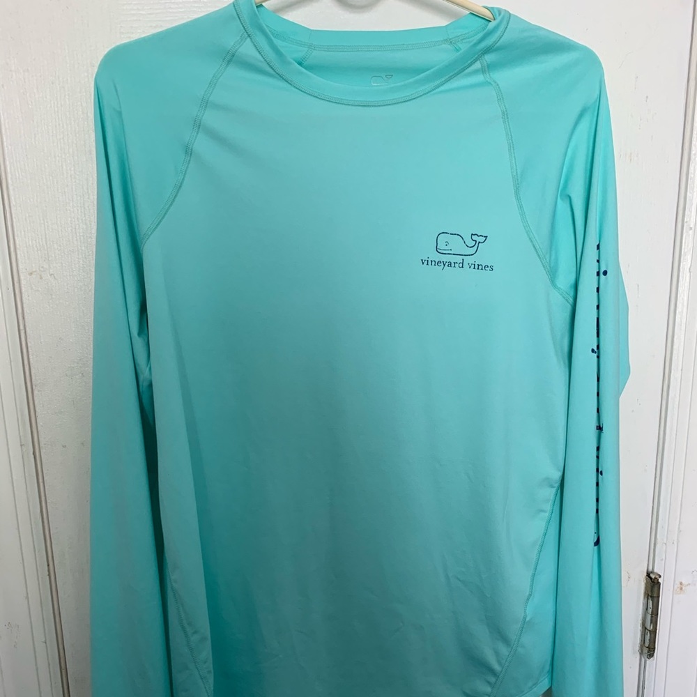 Vinyard vines Performance long sleeve. (Size M)